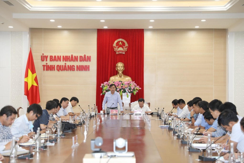 Ông Lê Quang Hùng, Thứ Trưởng Bộ Xây dựng, Phó Chủ tịch Hội đồng Kiểm tra Nhà nước về công tác nghiệm thu công trình xây dựng chủ trì buổi làm việc. Ảnh: Đỗ Phương.