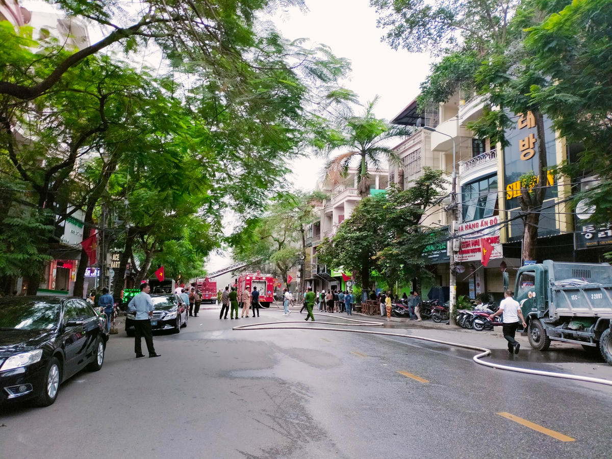 Vụ hỏa hoạn xảy ra tại một một ngôi nhà được dùng làm cơ sở kinh doanh trên đường Văn Cao (phường Đằng Giang, quận Ngô Quyền, TP Hải Phòng).