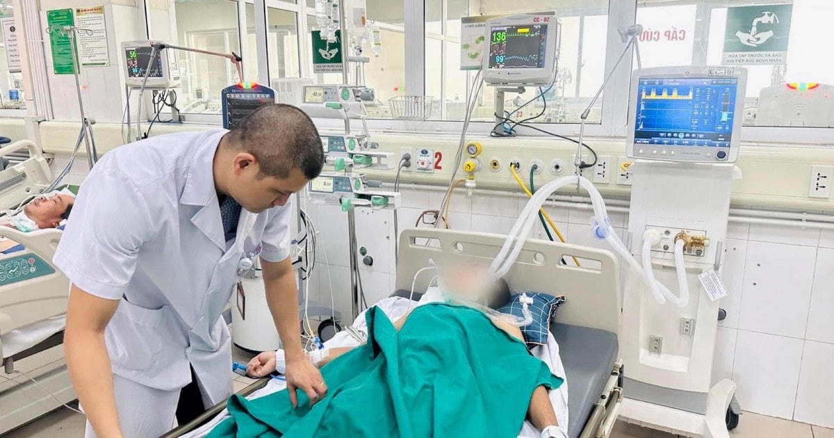 Điều trị cho bệnh nhân nguy kịch do bị chó cắn tại Bệnh viện Bệnh nhiệt đới trung ương. Ảnh: BVCC.