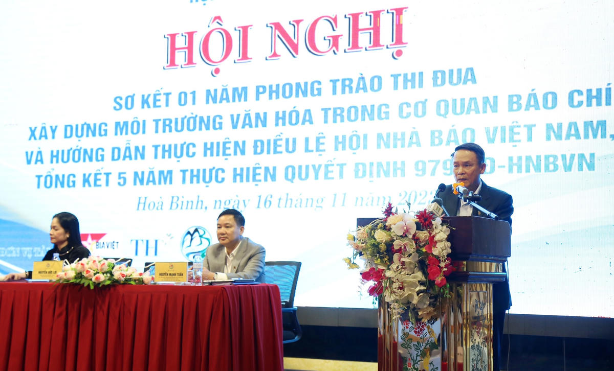 Phó Chủ tịch Thường trực Hội Nhà báo Việt Nam Nguyễn Đức Lợi phát biểu kết luận Hội nghị.