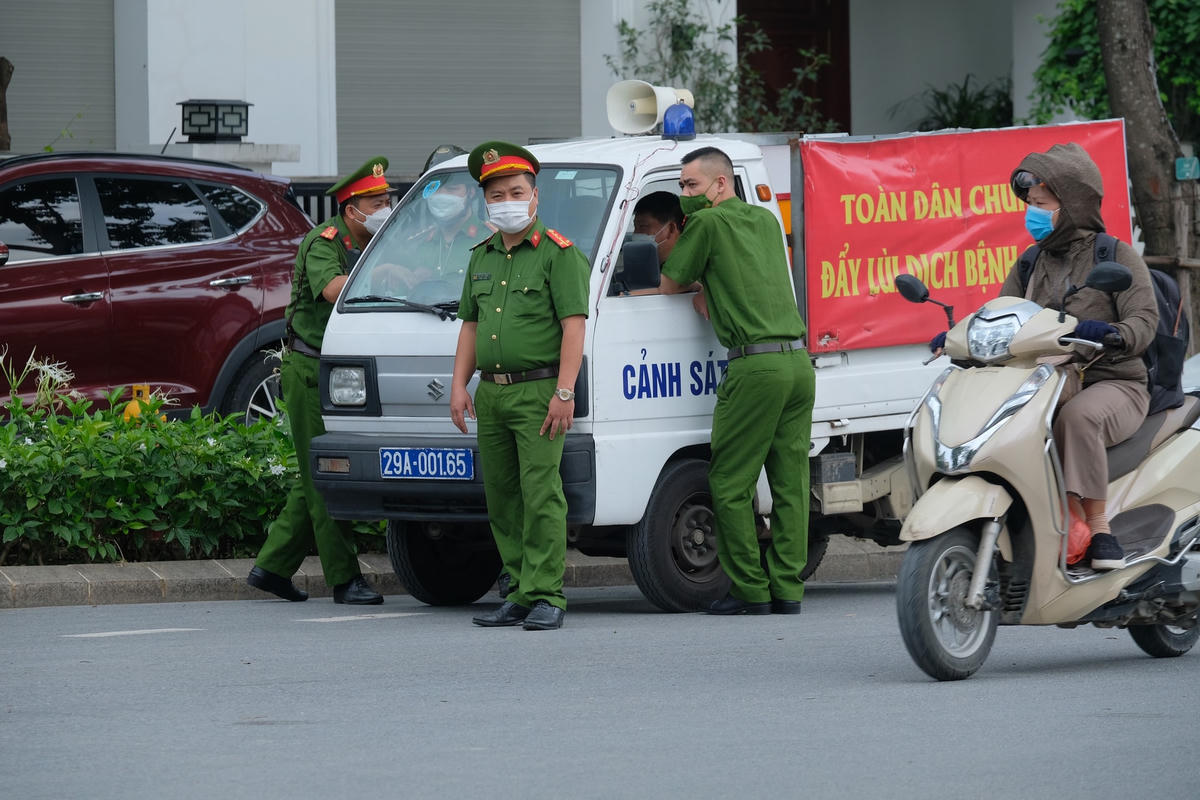 Thông tin mới nhất từ Bộ công an, cơ quan Cảnh sát điều tra Bộ Công an khởi tố, ra lệnh bắt giam, lệnh khám xét đối với ông Chu Ngọc Anh, ông Phạm Công Tạc và ông Nguyễn Thanh Long. 