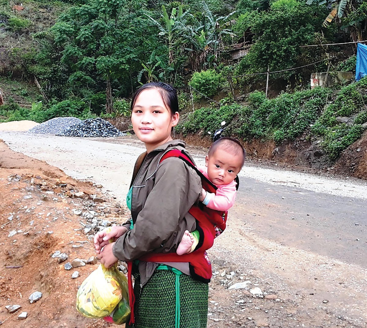 Nụ cười ở bản Ón.  