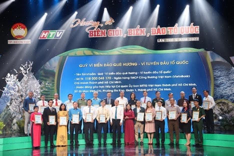 Các doanh nghiệp chung tay ủng hộ quỹ “Vì biển đảo quê hương – Vì tuyến đầu Tổ quốc”.