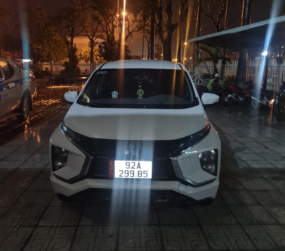 Tạm giữ xe ô tô BKS: 92A-299.85. 