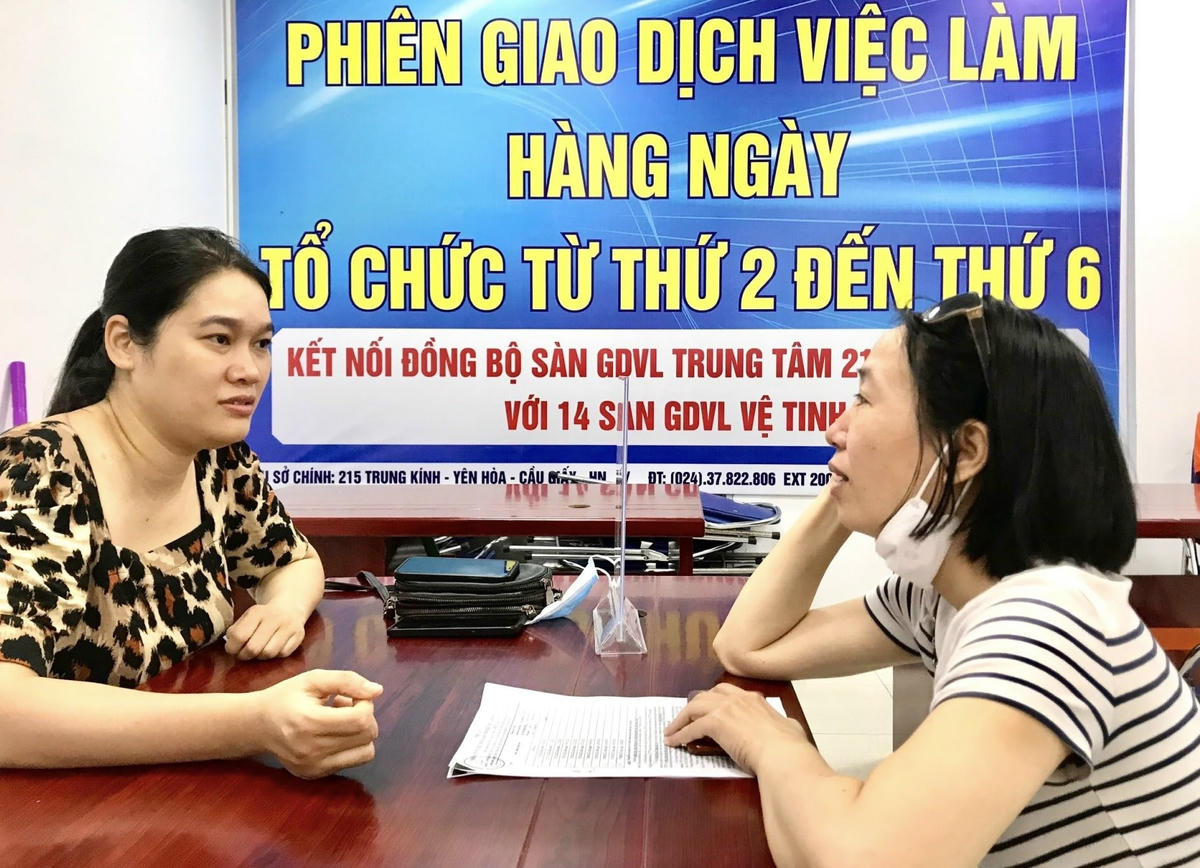 Nhiều ngành, hàng sôi động tuyển dụng dịp cuối năm.