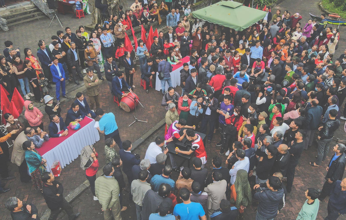 Trong khuôn khổ chương trình Lễ hội Hải Thượng Lãn Ông Lê Hữu Trác, huyện Hương Sơn đã tổ chức hội thi vật tay, trưng bày diều sáo nhằm lan tỏa giá trị văn hóa, con người Hà Tĩnh.