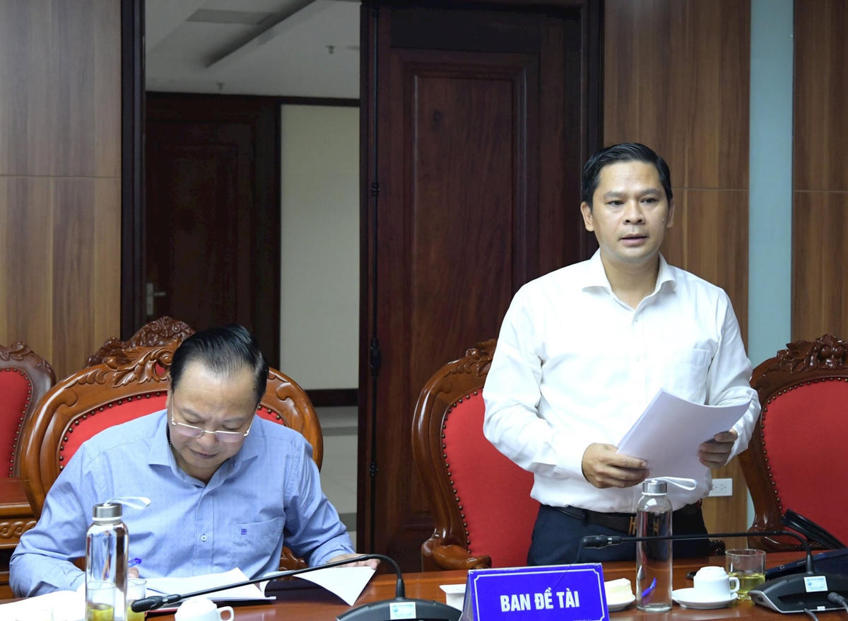 ThS. Lại Xuân Nghị - Phó Kiểm toán trưởng KTNN khu vực V - thay mặt Ban Đề tài trình bày kết quả nghiên cứu. Ảnh: Nguyễn Ly