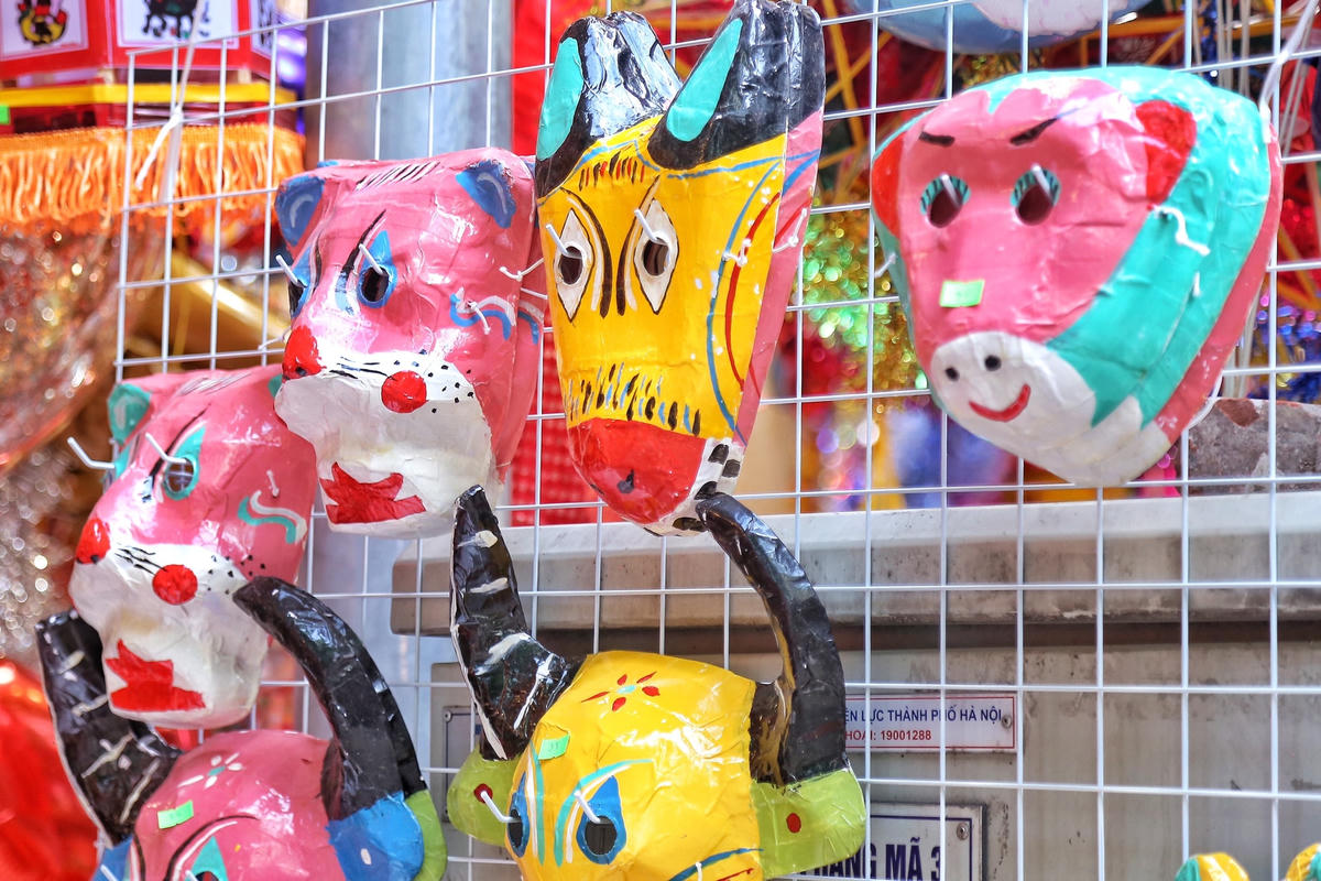 Mặt nạ giấy bồi có giá bán trung bình khoảng 30.000 đồng/chiếc.
