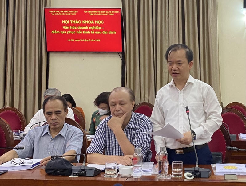 PGS.TS Bùi Hoài Sơn, Ủy viên Thường trực Ủy ban Văn hóa, Giáo dục phát biểu tại Hội thảo.