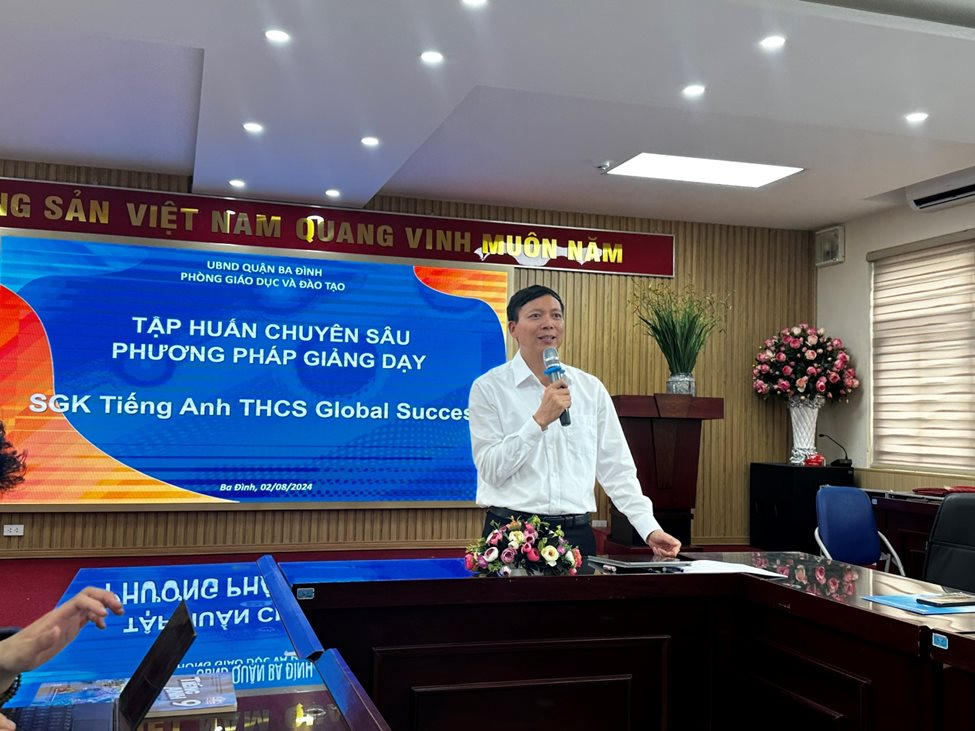 Ông Nguyễn Như Tùng – Phó Trưởng phòng Giáo dục đào tạo quận Ba Đình phát biểu khai mạc buổi tập huấn.