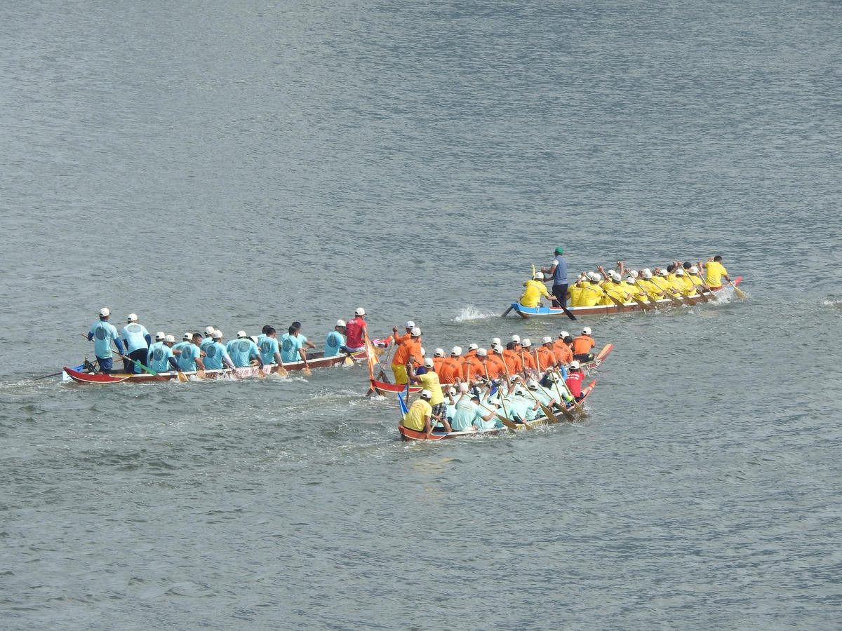 Giải đua thuyền truyền thống trở lại trên sông Hàn Đà Nẵng sau 6 năm gián đoạn. Ảnh: Thanh Tùng.