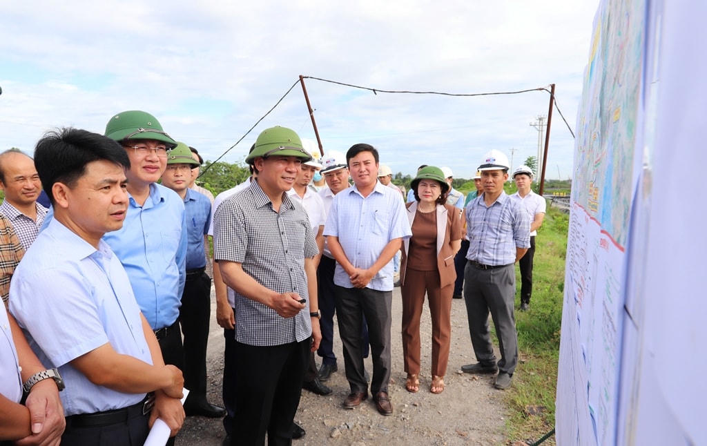 Để đẩy nhanh tiến độ thi công dự án, ngày 12/5/2023, ông Đỗ Trọng Hưng, Bí thư Tỉnh ủy Thanh Hóa đã đi kiểm tra tình hình triển khai công trình Tiểu dự án hệ thống thủy lợi sông Lèn và một số dự án ven biển đi qua các huyện Nga Sơn, Hậu Lộc, Hoằng Hóa...