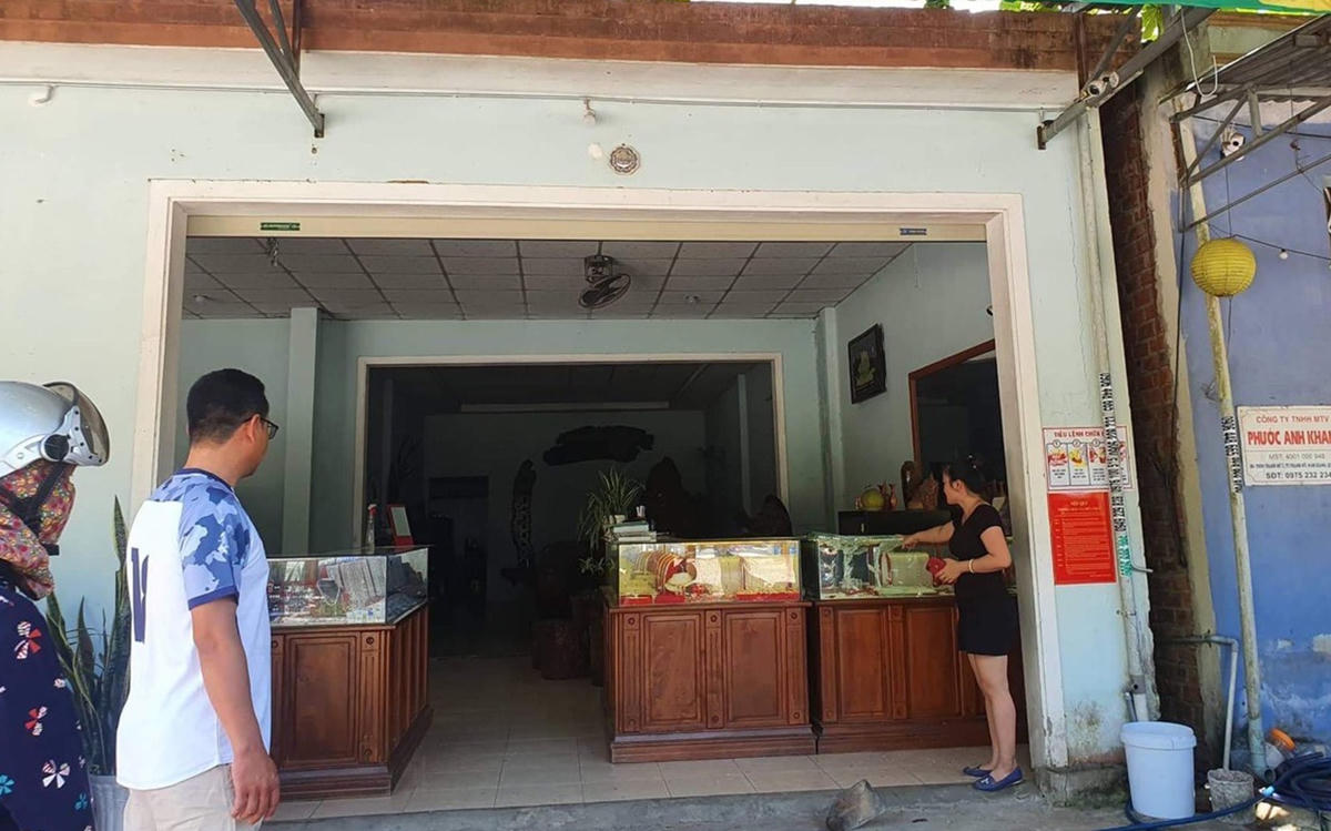 Tiệm vàng, nơi nghi phạm Nguyễn Văn Tú thực hiện cướp tiệm vàng.