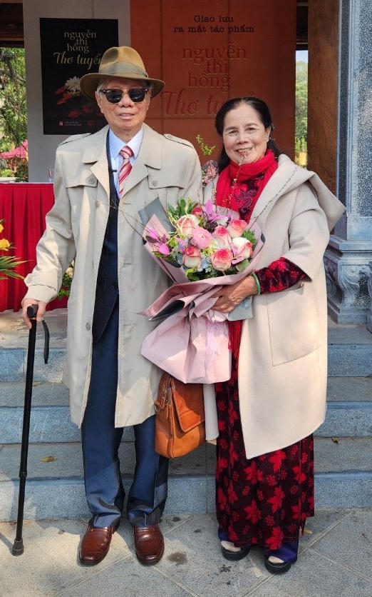 Vợ chồng nhà văn Hoàng Quốc Hải và nhà thơ Nguyễn Thị Hồng.  