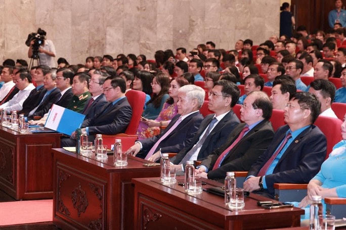 Các đại biểu tham dự hội nghị.