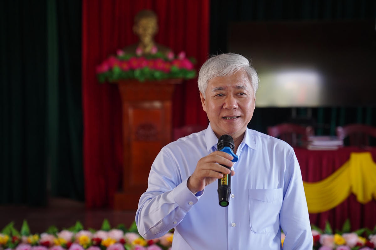 Chủ tịch Đỗ Văn Chiến phát biểu tại Nhà văn hóa cộng đồng - Ngôi nhà trí tuệ thôn Thượng Phú.