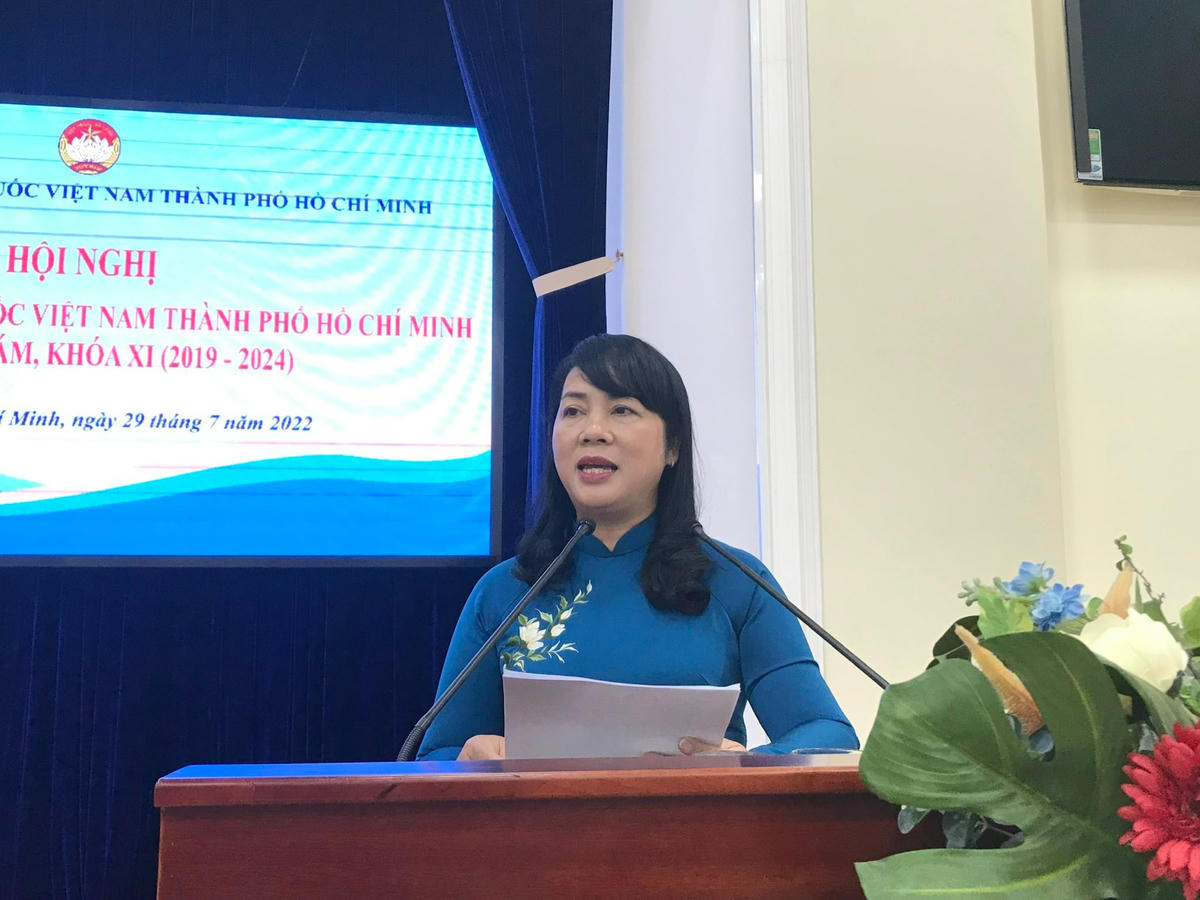 Bà Trần Kim Yến phát biểu nhận nhiệm vụ công tác mới tại hội nghị.