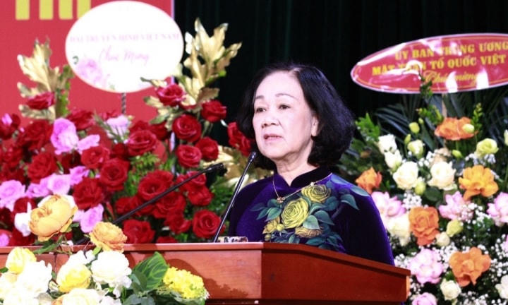 Trưởng Ban Tổ chức Trung ương Trương Thị Mai chúc mừng ông Nguyễn Văn Thể nhận nhiệm vụ mới.