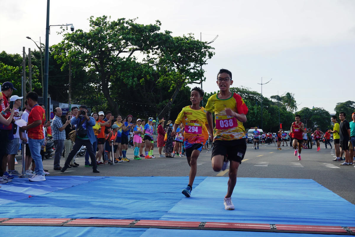 Các VĐV nhí cũng tranh tài sôi nổi không kém các VĐV anh, chị. Ảnh: Hoàng Trang. 
