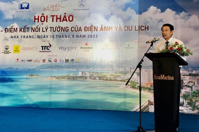 Ông Đinh Văn Thiệu, Phó chủ tịch UBND tỉnh Khánh Hòa đang phát biểu tham luận.
