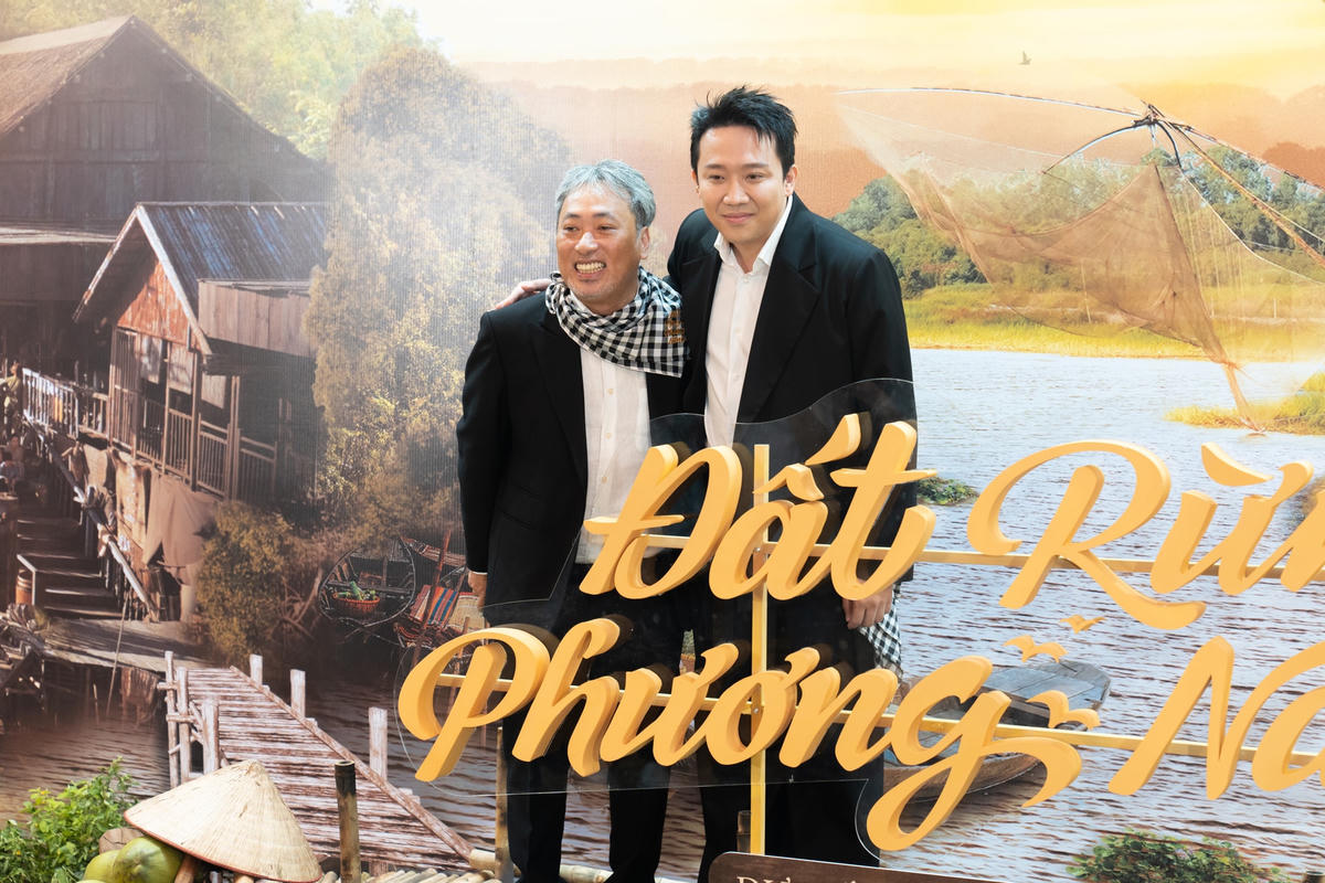 Nhân vật bác Ba Phi của Trấn Thành được so sánh rất nhiều với bác Ba Phi trong bản phim cũ của nghệ sĩ Mạc Can. Ảnh: Đoàn phim cung cấp. 