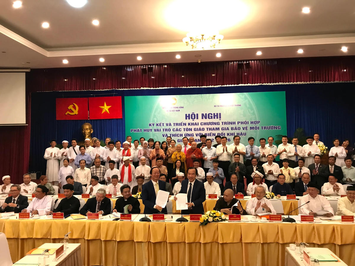 Ký kết giữa Ban Thường trực Ủy ban TƯMTTQ Việt Nam với Bộ Tài nguyên và Môi trường cùng các tổ chức tôn giáo.