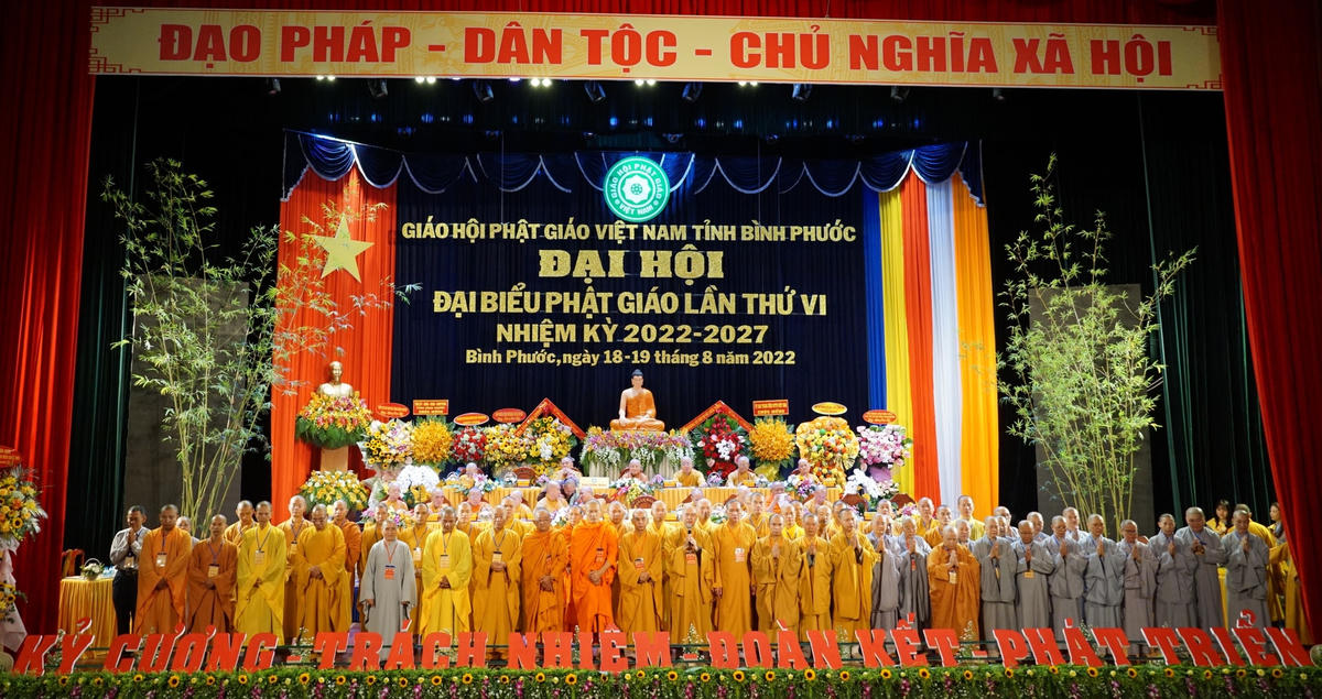Ban Trị sự Giáo hội Phật giáo Việt Nam tỉnh Bình Phước khóa VI ra mắt nhận nhiệm vụ. Ảnh: Mạnh Thìn.
