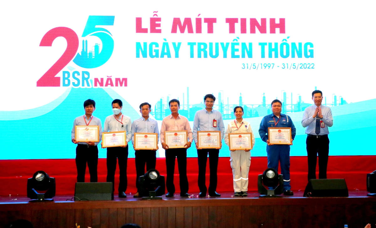 Tuyên dương các tập thể tại Hội thi Tay nghề BSR lần thứ VI.