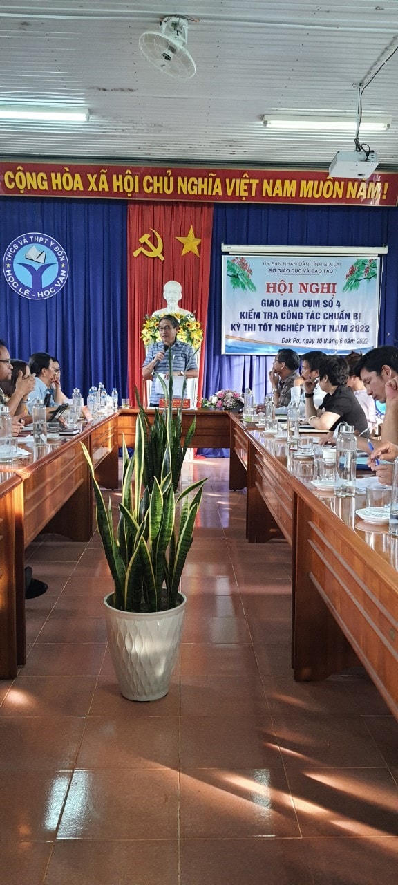 Ông Lê Duy Định, Giám đốc Sở GDĐT chỉ đạo, kiểm tra công tác chuẩn bị cho kỳ thi tốt nghiệp THPT năm 2022.