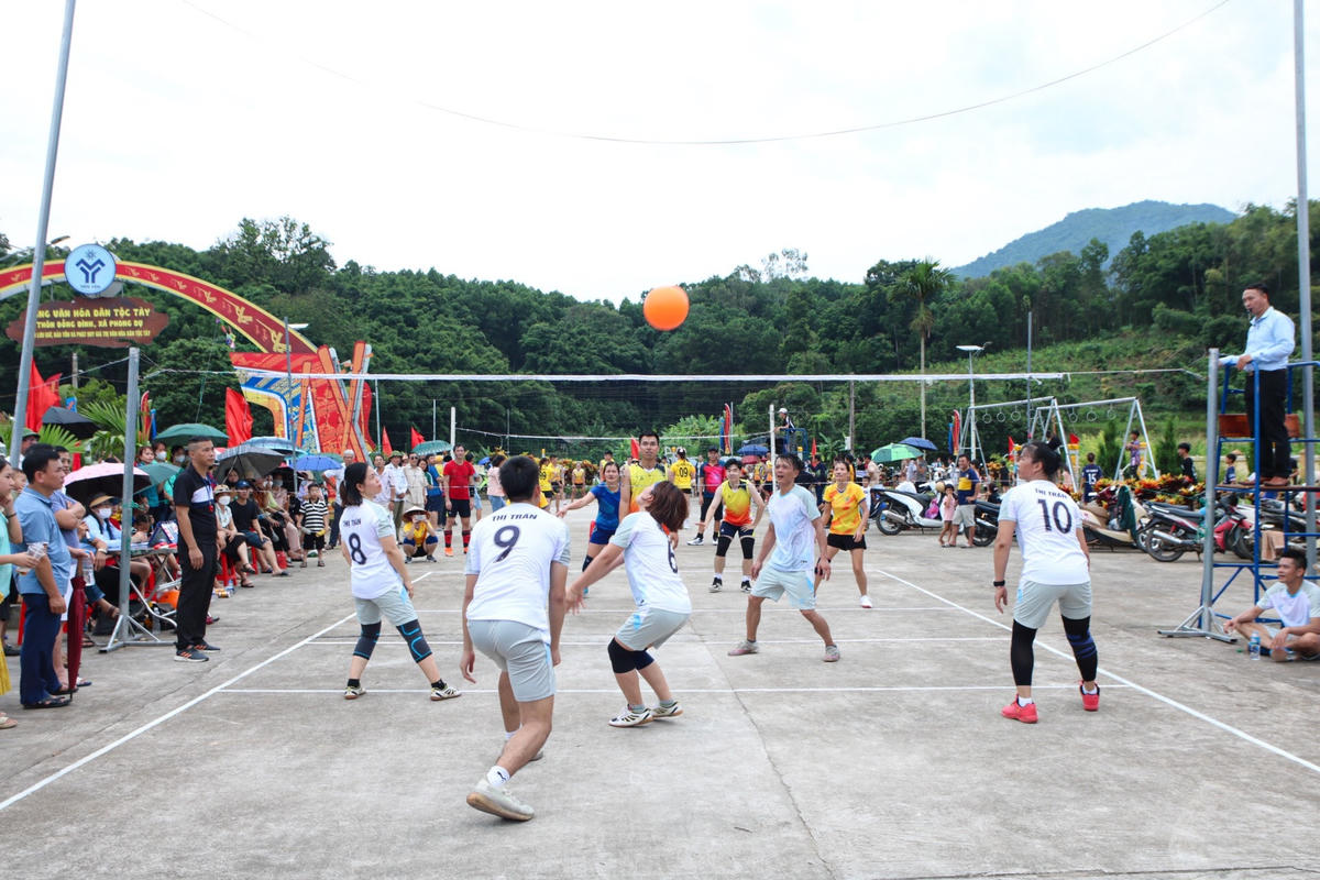Giải thi bóng chuyền hơi và kéo co cũng được tổ chức trong khuôn khổ của Hội thi Vua gà 2023.