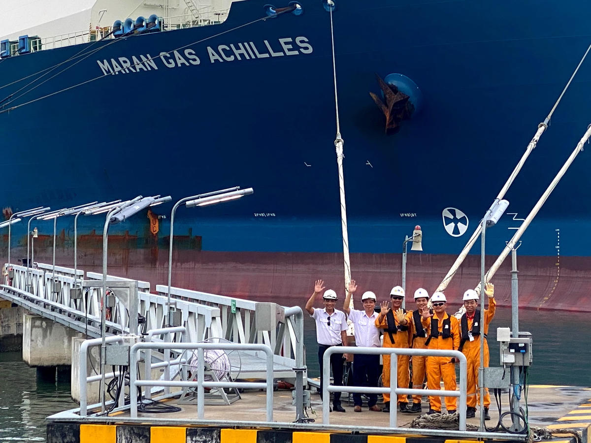 Các lực lượng tham gia tiếp nhận.