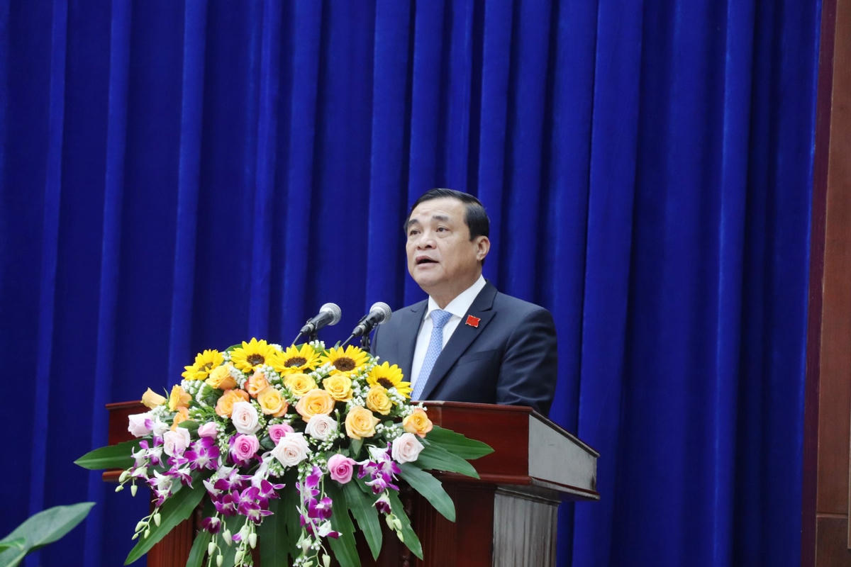 Ông Phan Việt Cường, Bí thư Tỉnh ủy phát biểu tại kỳ họp.