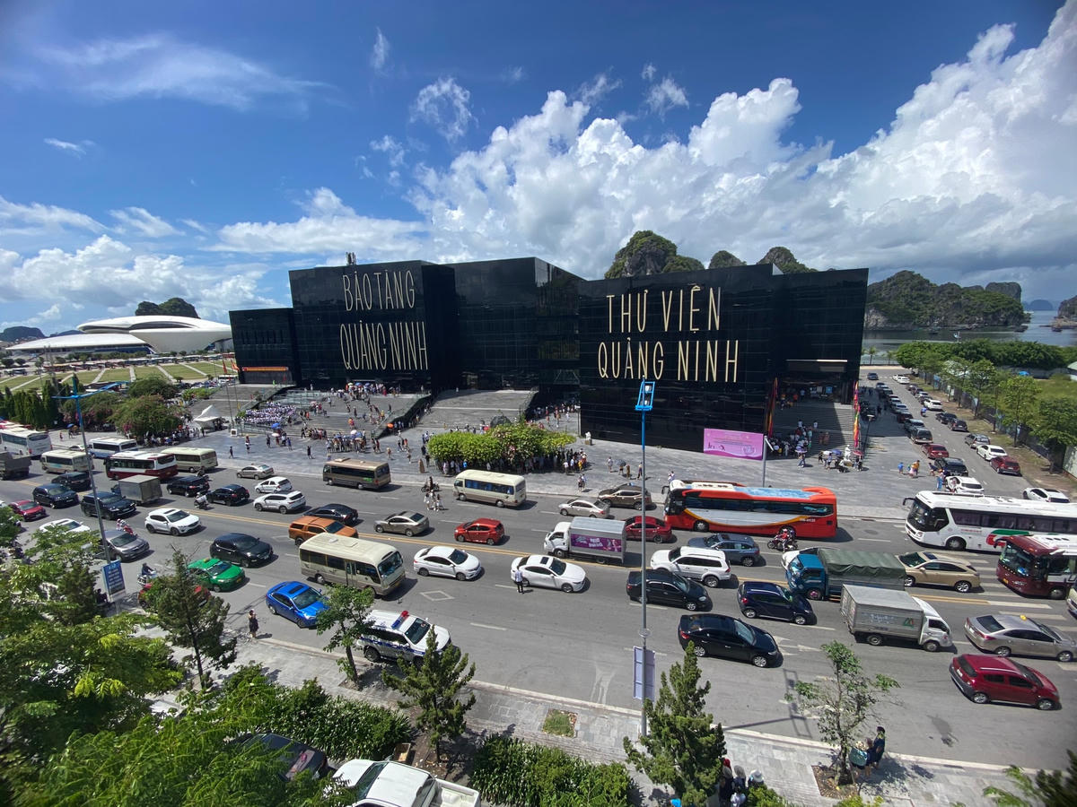 Quảng Ninh đón khoảng 9,17 triệu lượt khách trong 9 tháng đầu năm 2022, gấp 3,55 lần so với cùng kỳ.