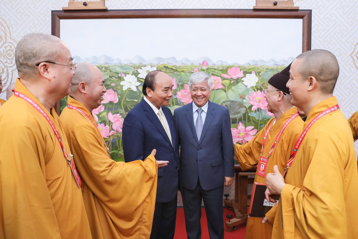 Chủ tịch nước Nguyễn Xuân Phúc, Chủ tịch UBTƯ MTTQ Việt Nam Đỗ Văn Chiến và lãnh đạo GHPG Việt Nam.