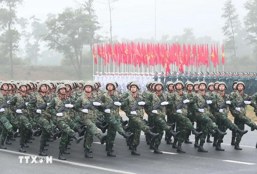 Kiểm tra hợp luyện diễu binh, diễu hành trong Lễ kỷ niệm 50 năm Ngày Giải phóng miền Nam, thống nhất đất nước. (Ảnh: Minh Đức/TTXVN)