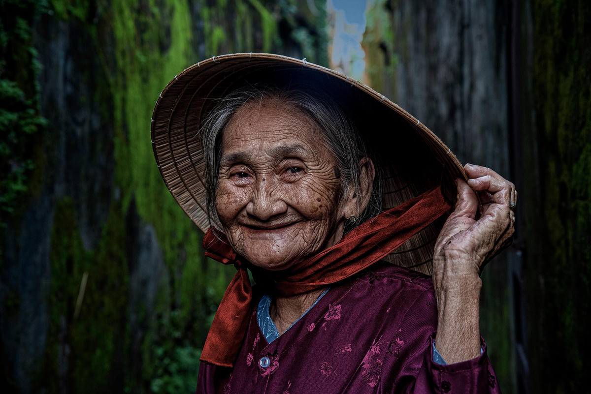 Nụ cười ẩn giấu