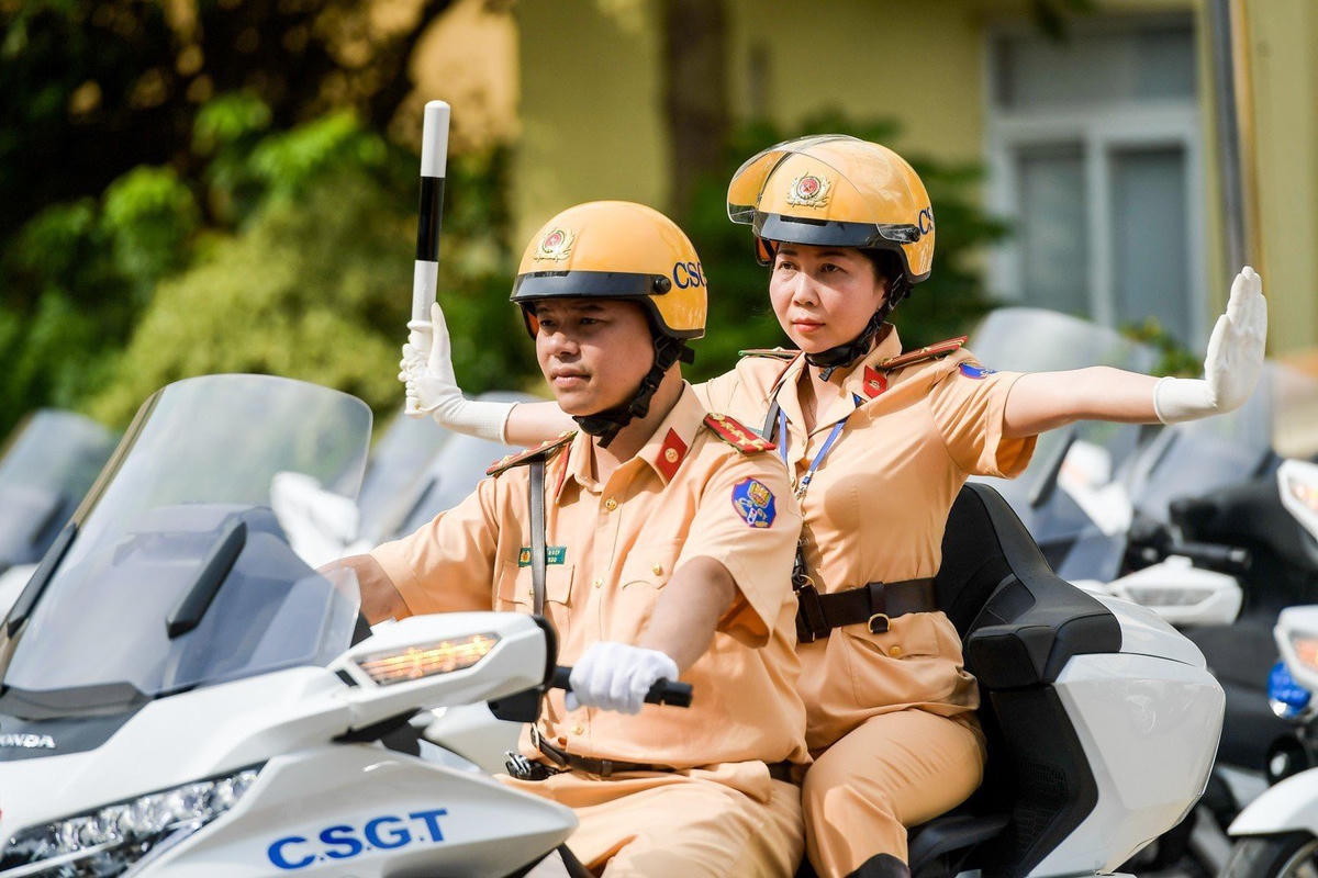 Thượng tá Lê Quang Hòa - Trưởng phòng Hướng dẫn điều khiển giao thông và Dẫn đoàn (Cục CSGT) cho biết, thực hiện chủ trương hiện đại hóa, tinh nhuệ lực lượng CSGT, lãnh đạo Bộ Công an đã quan tâm, trang bị những trang thiết bị mới, đáp ứng nhu cầu dẫn đoàn quốc tế và các nguyên thủ quốc gia một cách trang trọng và hiện đại.
