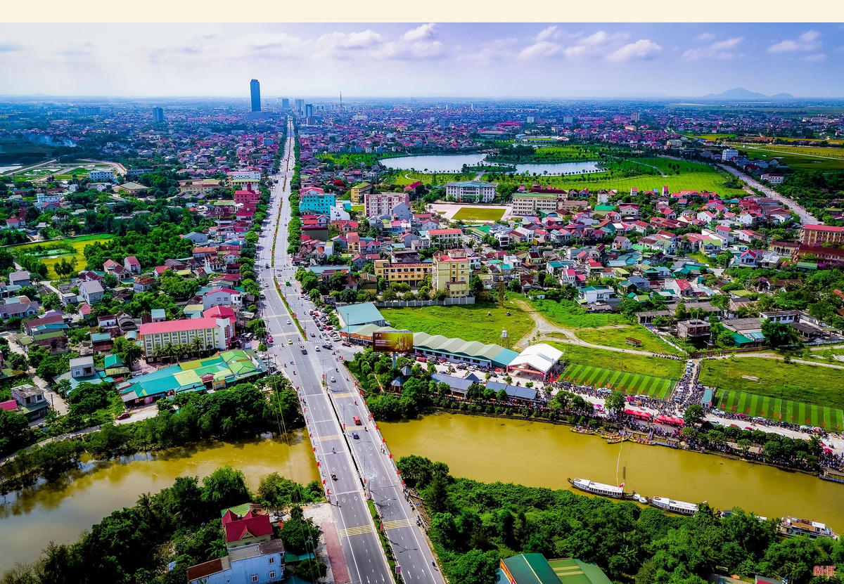 Toàn cảnh TP Hà Tĩnh. Ảnh: Khôi Nguyễn, BHT.