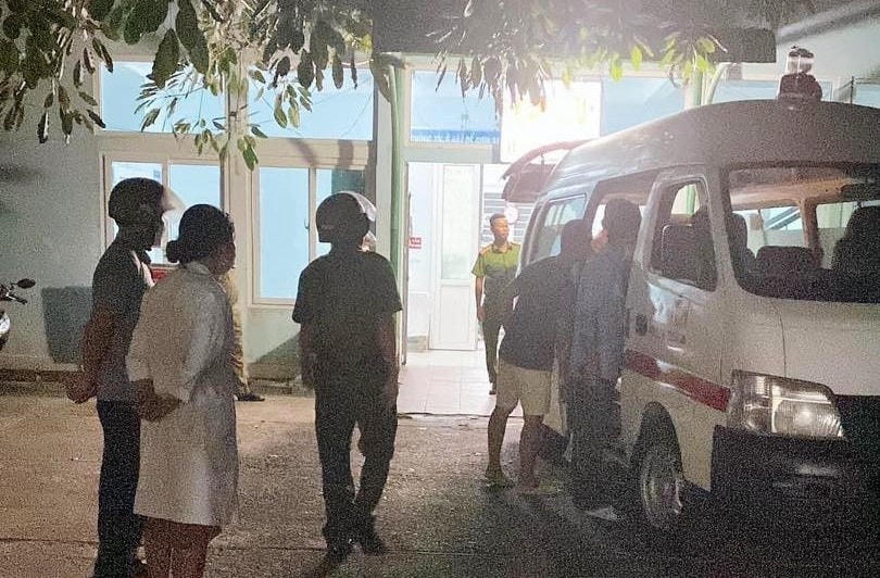 Người phụ nữ được đưa đi cấp cứu nhưng đã tử vong trước đó. (Ảnh CTV).