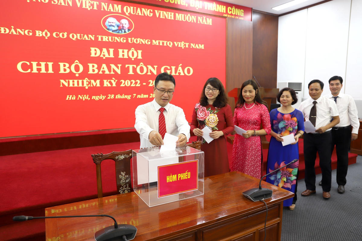 Xây dựng chi bộ trong sạch, vững mạnh