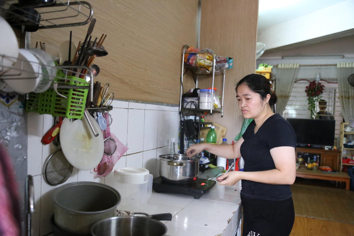 Chị Đặng Thị Thu Huệ được thuê lâu dài căn hộ nhà ở xã hội.
