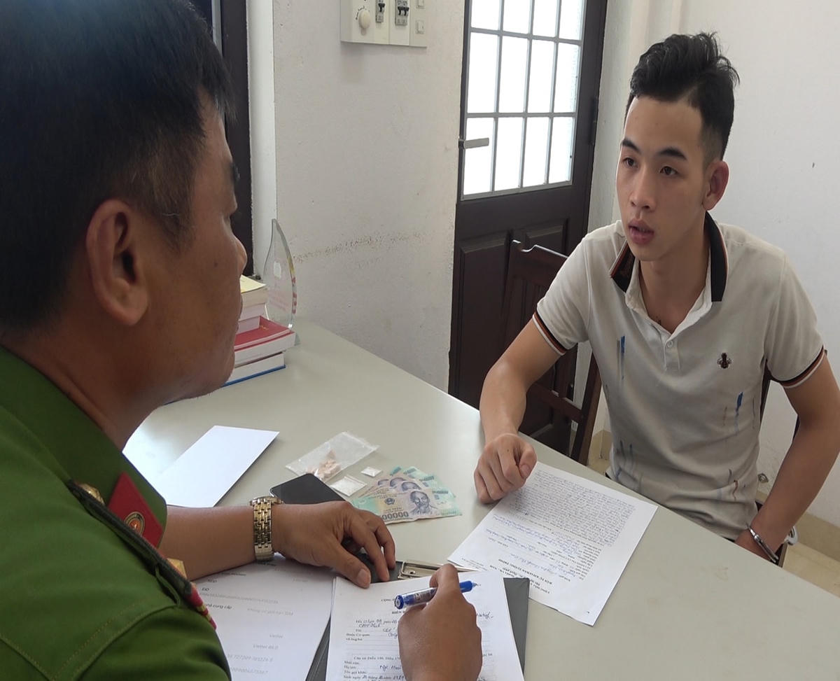 Đối tượng Nguyễn Anh Khoa tại cơ quan Công an. Ảnh: Công Quang.