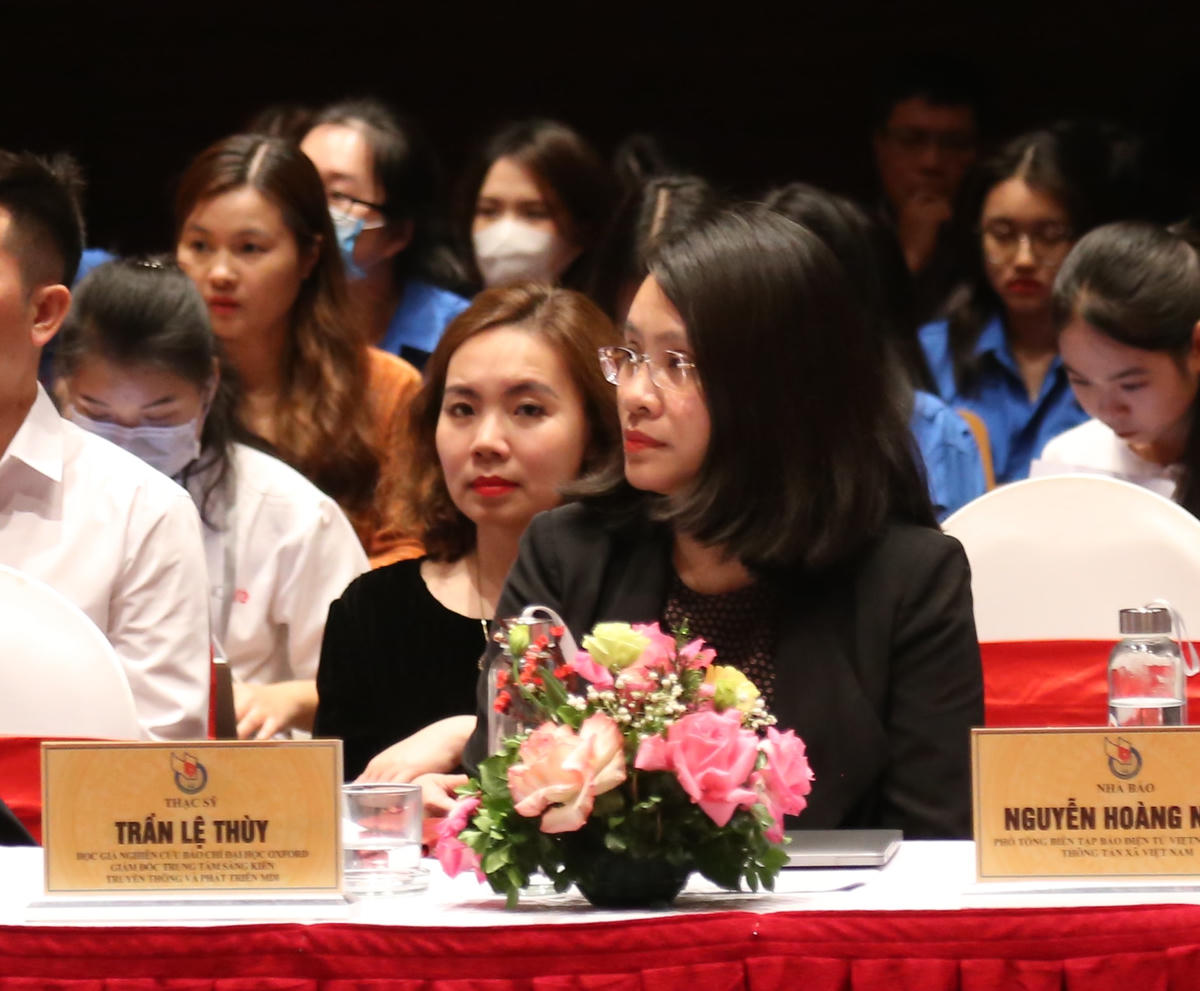 Bà Trần Lệ Thùy, học giả nghiên cứu báo chí (Đại học Oxford), Giám đốc Công ty sáng kiến truyền thông và phát triển MDI.