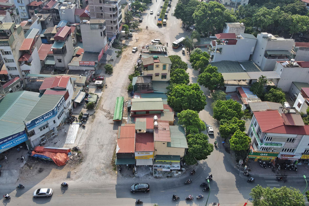 Tuy nhiên, sau 12 năm, nhiều đoạn gặp khó khăn trong việc giải phóng mặt bằng, khiến các hạng mục của dự án đình trệ, không thể tiếp tục triển khai.