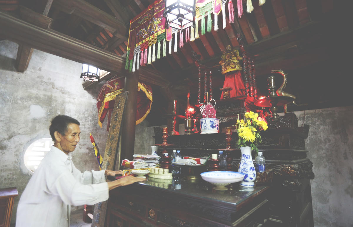 "Vài năm trước, địa phương đã tu bổ chỉnh trang lại một số vị trí tại ngôi đình nhưng chưa thay đổi được nhiều. Một số hạng mục quan trọng của đình đang có hiện tượng bị mối mọt, nứt nẻ khiến người vãn cảnh khi đến đây không tránh khỏi lo lắng" ông Nguyễn Văn Đào (83 tuổi, người trông coi đình Hội Thống) nói. 