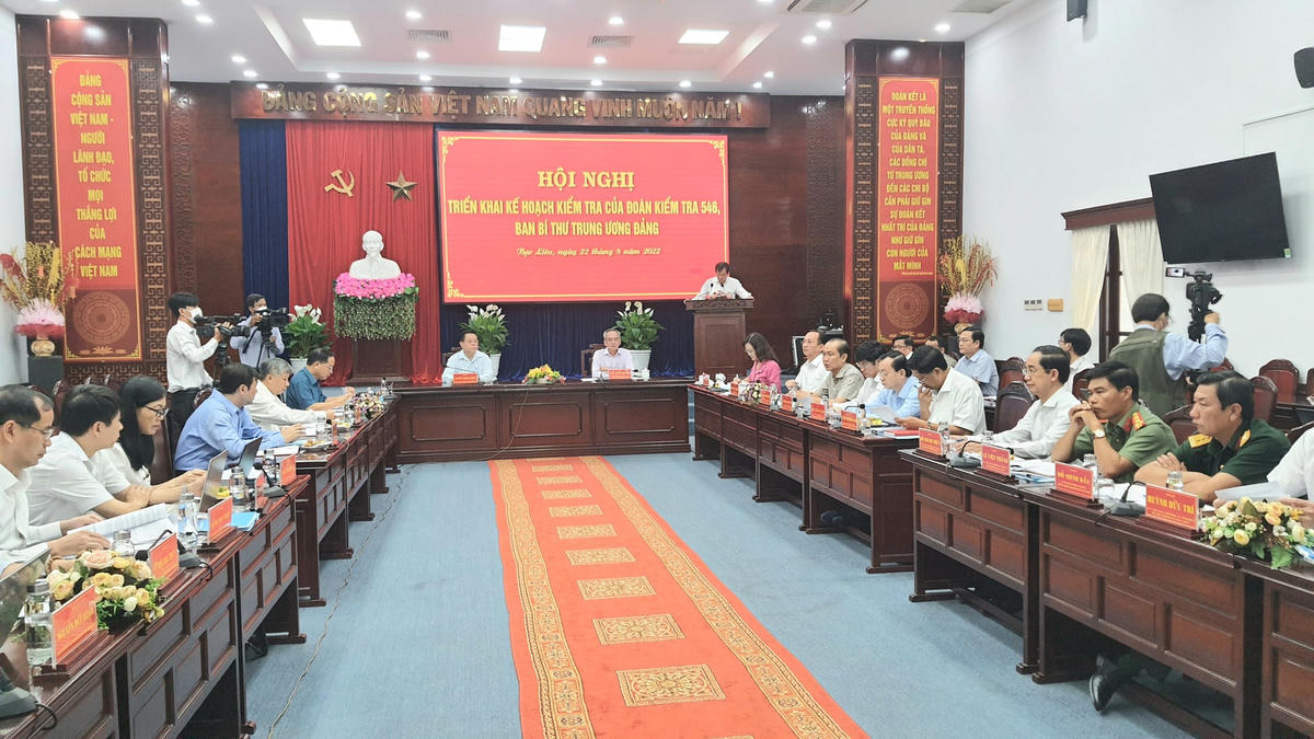 Quang cảnh buổi làm việc.