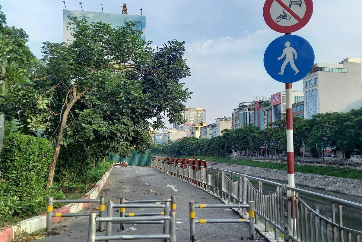 Tuyến đường này nằm trong dự án xén mở rộng đường Láng đoạn từ Cầu Giấy đến Ngã Tư Sở, quận Đống Đa (TP Hà Nội) có chiều chiều dài hơn 3 km, mặt đường rộng 4 m dành cho người đi bộ, đi xe đạp.