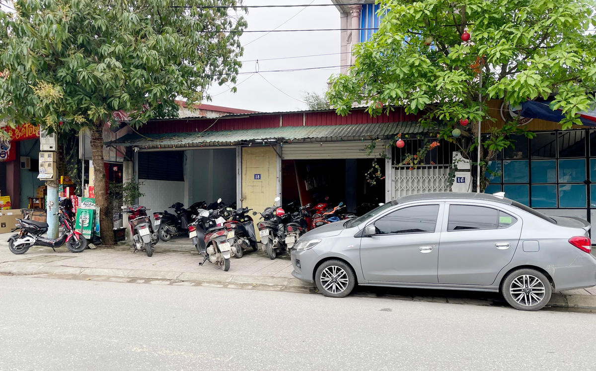 Bên ngoài "trung tâm" tiếng Trung P.N. không có bảng hiệu.