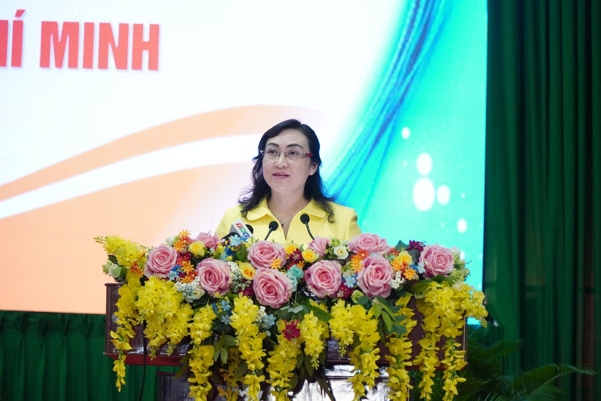 Bà Phan Thị Thắng, Phó Chủ tịch UBND TP HCM phát biểu tại hội nghị.