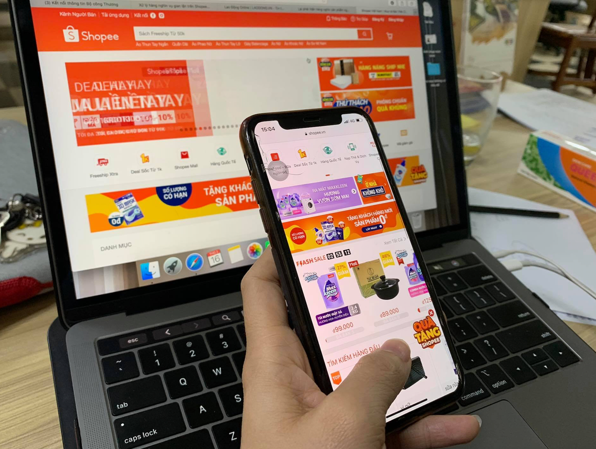 Thương mại điện tử ngày càng phát triển mạnh.